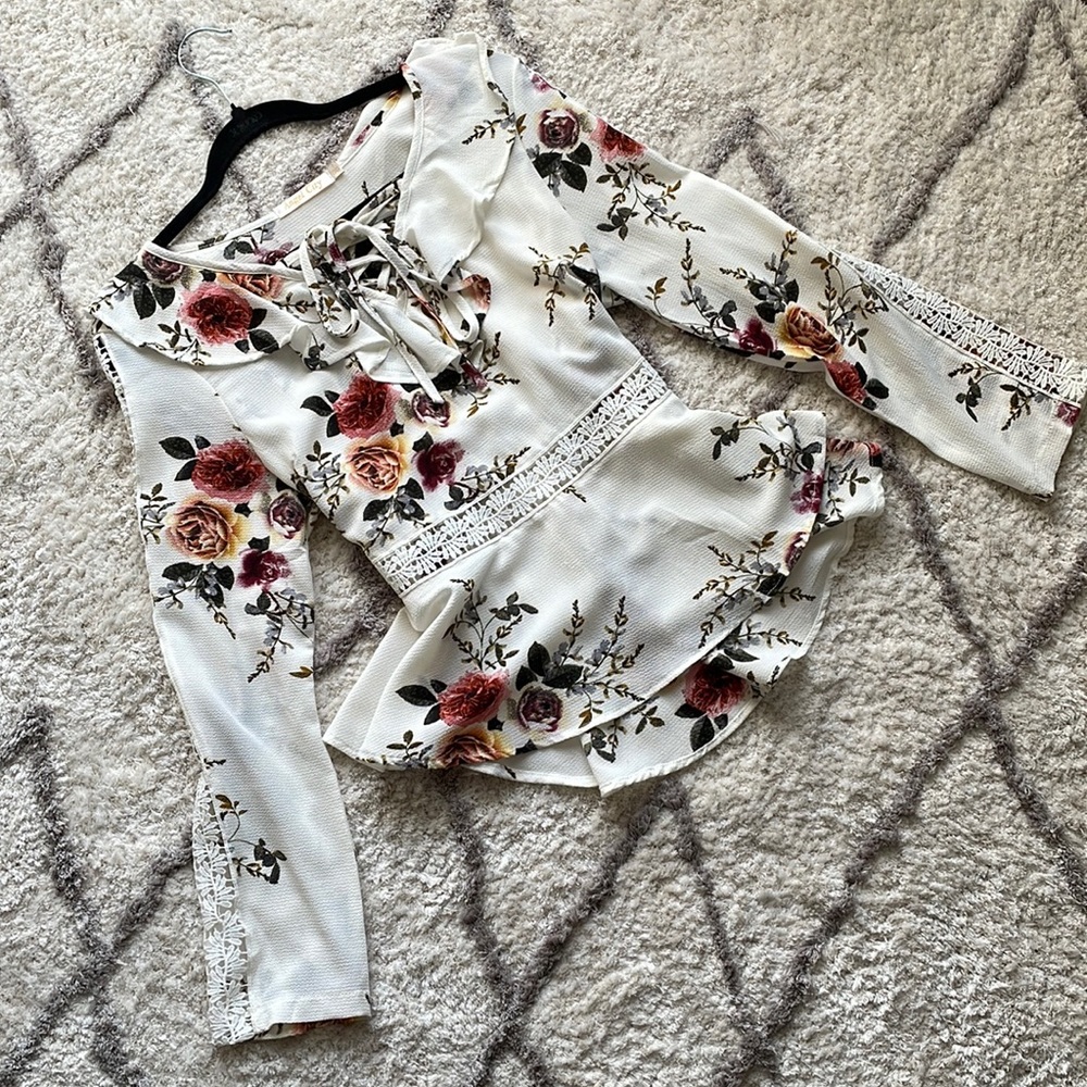✨Floral Flowy Top✨